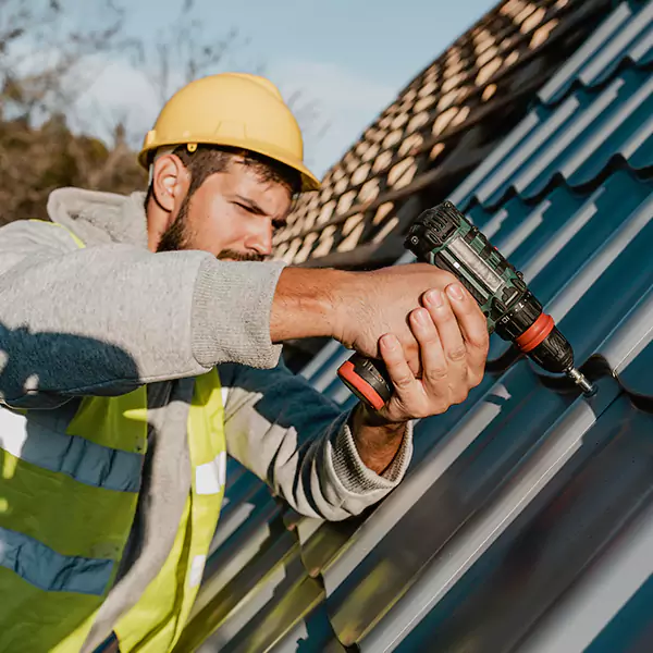 Why Seattle Property Owners Choose Best Seattle Roofing Pros for Metal Roof Replacement?