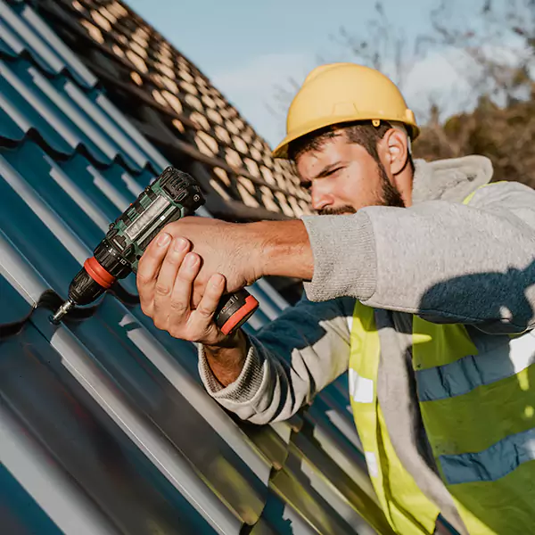 Why Seattle Homeowners Choose Best Seattle Roofing Pros for Steel Roof Repair Service?